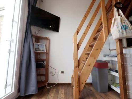 Televízia a/alebo spoločenská miestnosť v ubytovaní Studio mezzanine proche plage et corniche vendéenne - FR-1-324-557
