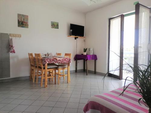 Apartments with parking space Palit, Rab - 14996