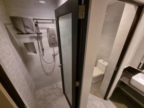 Ένα μπάνιο στο MIICO Hotel @ Mount Austin