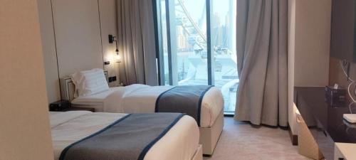 Postel nebo postele na pokoji v ubytování Bluewaters luxury apartment