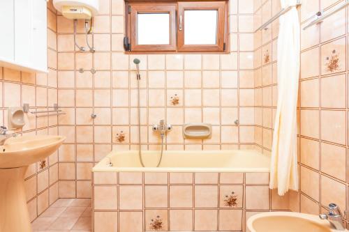 Apartments for families with children Banjole, Pula - 2258