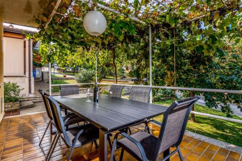 Apartments for families with children Banjole, Pula - 2258