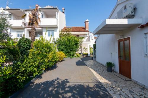 Apartments with a parking space Rovinj - 2288