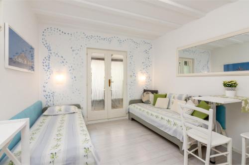 Postel nebo postele na pokoji v ubytování Apartments with a parking space Rovinj - 2288