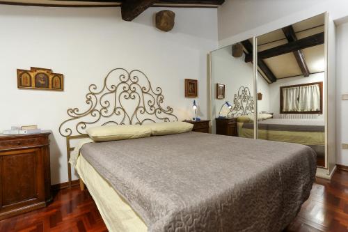 a bedroom with a large bed in a room at Cà del paradiso in Venice