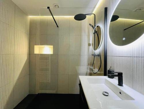 a bathroom with a sink and a shower and a mirror at Chez Antho T4 - appart T4 moderne en plein cœur du Panier in Marseille