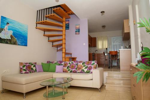 Ruang duduk di Golden Horizon Haven