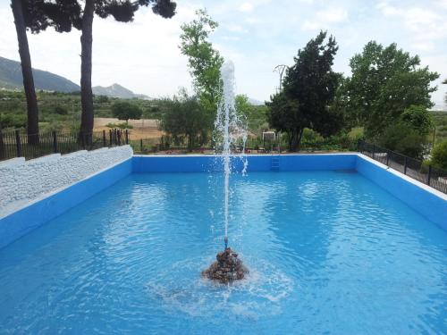 Hotel Rural Castillo de Biar Finca FANECAES tesisinde veya buraya yakın yüzme havuzu