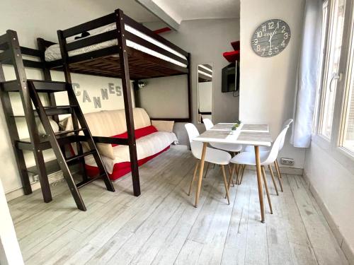 Posteľ alebo postele v izbe v ubytovaní Maisonnette Studio bas Suquet, proche plage et palais