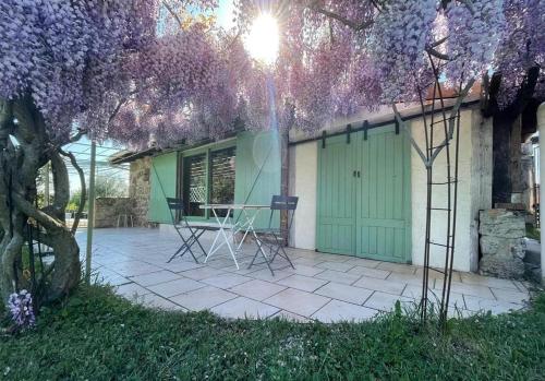 Domaine Saint Claude - Gîte , Chambres d'hôtes & hébergement insoliteにある庭