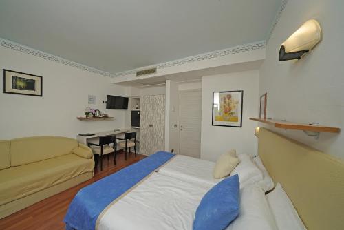 Gallery image of Hotel Villa Carlotta in Torri del Benaco