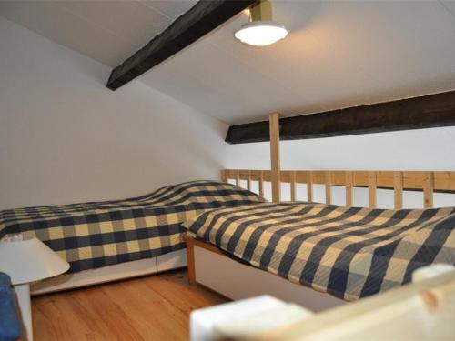2 aparte bedden in een kamer met bij Appartement Port Barcarès, 3 pièces, 5 personnes - FR-1-431-24 in Le Barcarès