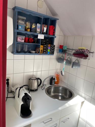 Kuhinja ili čajna kuhinja u objektu Bed & Office 050