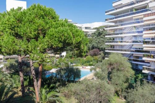 Photo de la galerie de l'établissement SELI 2 pièces Classé 52 M2 terrasse 20m2 Plages Piscine Antibes Juan Parking, à Antibes