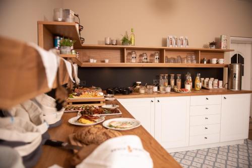 a kitchen with plates of food on a counter at Das Anni's in Wangerland