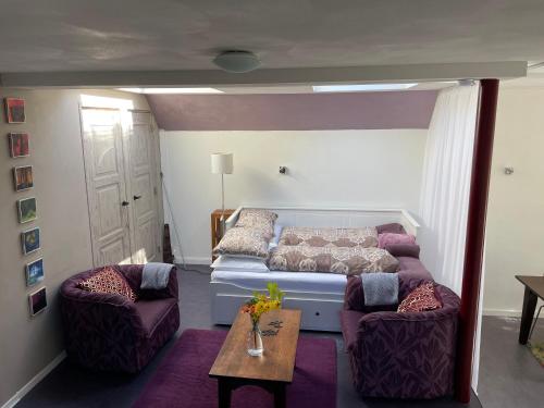 O zonă de relaxare la Bed & Office 050