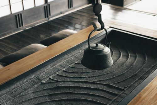 Fotografie z fotogalerie ubytování 一棟貸しの古民家 燕と土と v destinaci Tokimata