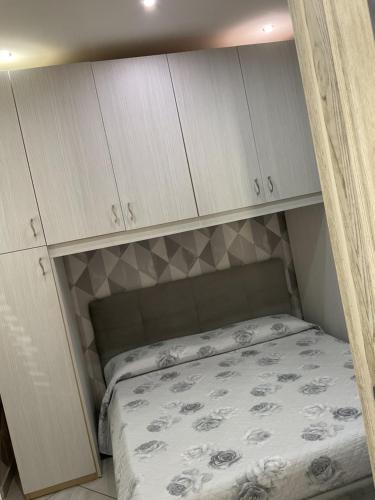 Кровать или кровати в номере Mare Fuori Appartment Napoli