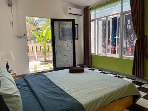 a bedroom with a large bed and a window at Yên Homestay Đà Nẵng in Da Nang