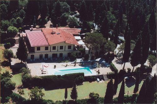an aerial view of a house with a swimming pool at Hotel Villa Dei Bosconi in Fiesole
