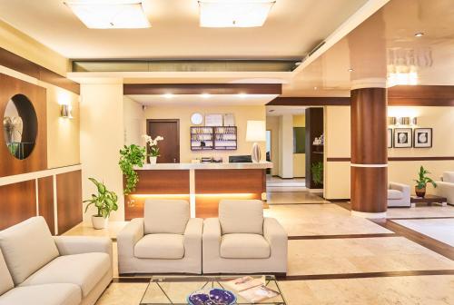 a lobby of a hospital with two white couches at Aparthotel La Pineta in Lido di Jesolo