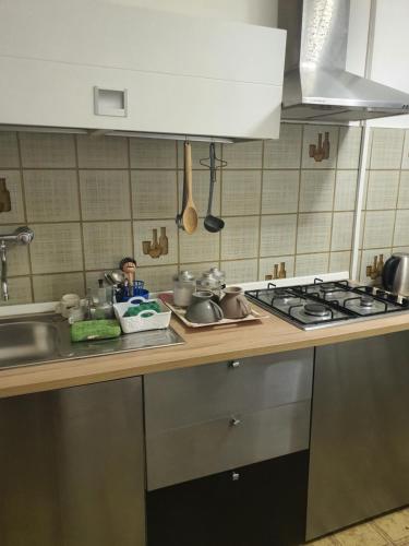 A kitchen or kitchenette at Tutto a portata di mano
