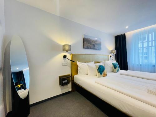 Postel nebo postele na pokoji v ubytování Hotel am Schloss