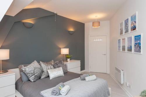 a bedroom with a bed with towels on it at Pass the Keys Shoppers Oasis - Heart of Leeds City Centre in Leeds