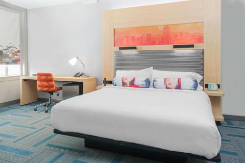 a hotel room with a bed and a desk and a bed sidx sidx at Aloft El Paso Downtown in El Paso