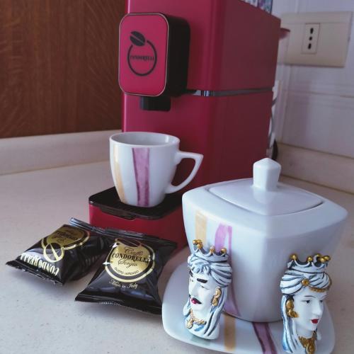 Set per la preparazione di tè e caffè presso casa vacanza Rosariomaria