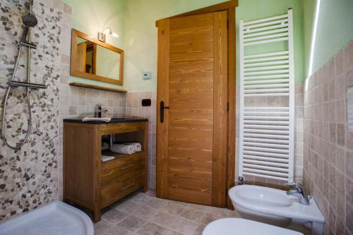 a bathroom with a toilet and a sink and a shower at Emilio Apartments in La Salle