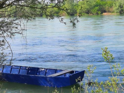 Θέα στο ποτάμι κοντά σε αυτή η παραθεριστική κατοικία