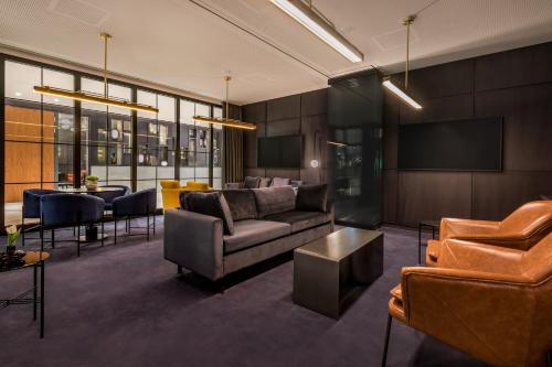 a living room with a couch and a table at Sheraton Frankfurt Airport Hotel & Conference Center in Frankfurt/Main