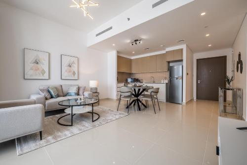 Creek View Apartment in Creek Harbour