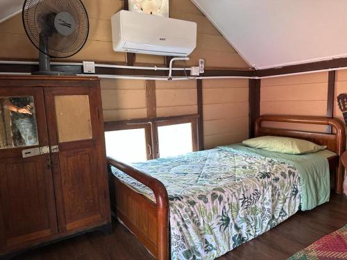 Giường trong phòng chung tại Pondok Tok Wan Homestay