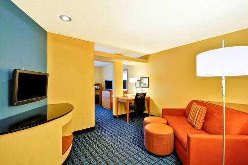 Fairfield Inn & Suites Dallas Medical/Market Center Image