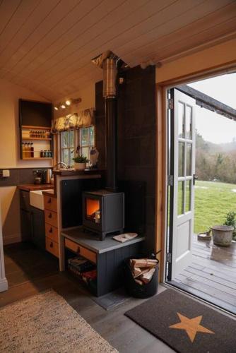 Shepherds Hut in countryside near Bath and Bristol photo 5