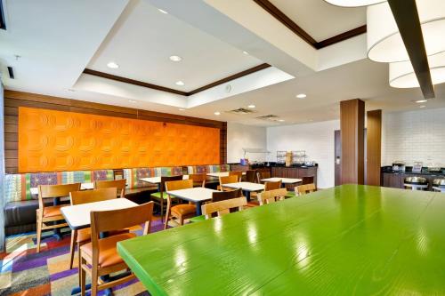 Fairfield Inn & Suites Dallas Medical/Market Center Image