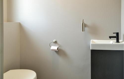 a bathroom with a toilet and a sink at 4 Bedroom Beautiful Home In Garein in Garein