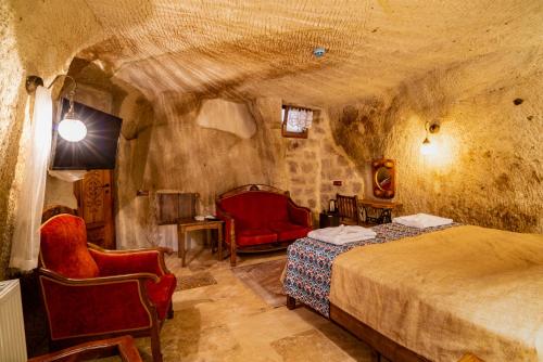 Ένα ή περισσότερα κρεβάτια σε δωμάτιο στο Cappadocia inans Cave & Swimming Pool Hot