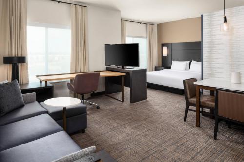 A television and/or entertainment centre at Residence Inn by Marriott East Peoria