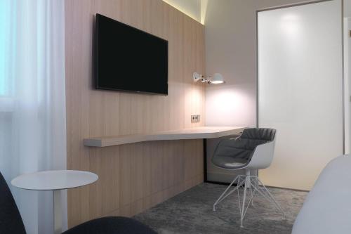Et tv og/eller underholdning på The Jangle Hotel - Paris - Charles de Gaulle - Airport