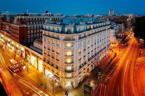 a large white building on a city street at night at London Marriott Hotel Park Lane in London