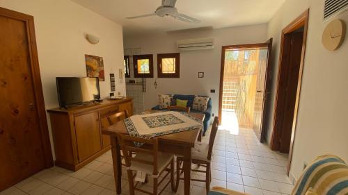 A kitchen or kitchenette at Villa Cipollazzo