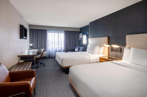 Letto o letti in una camera di Courtyard Salt Lake City Airport