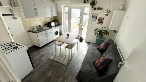 Η κουζίνα ή μικρή κουζίνα στο Millfields Place