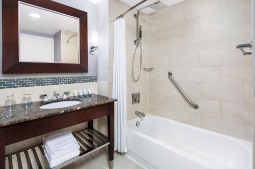 The Westin Washington National Harbor Image