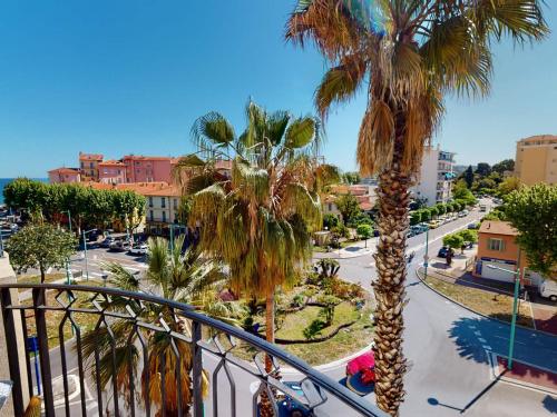 Studio climatisé avec terrasse ensoleillée, proche plages et centre, Menton - FR-1-196-314