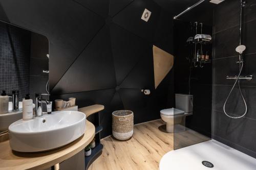 Koupelna v ubytování Alpin D'Hôme Hôtel & Spa