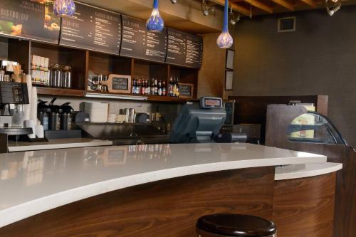 a bar in a restaurant with a counter top at TownePlace Suites by Marriott Toronto Northeast/Markham in Markham